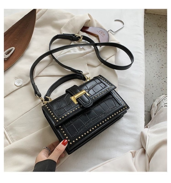 BOLSOS TACHES DORADOS NEGRO